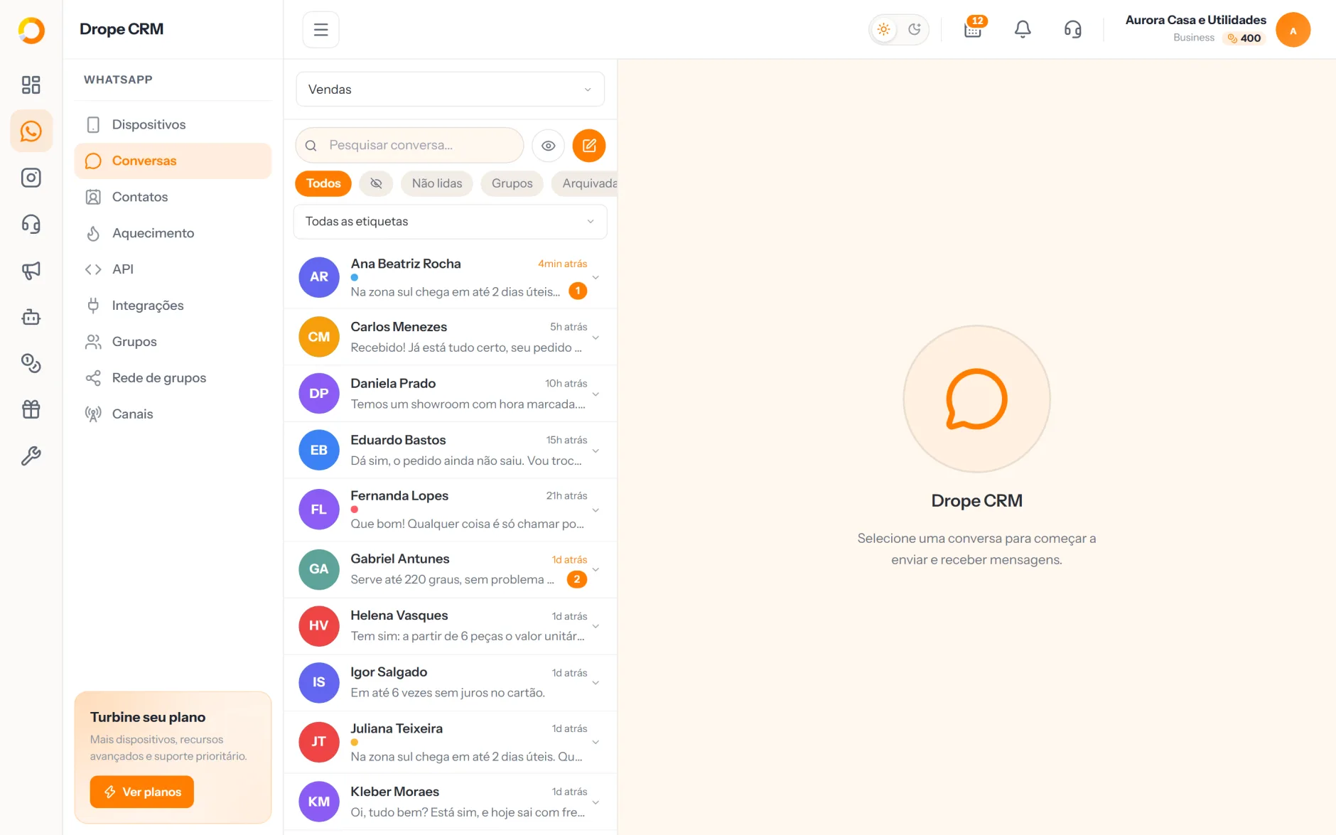 Lista de conversas de WhatsApp e Instagram com filtros e etiquetas